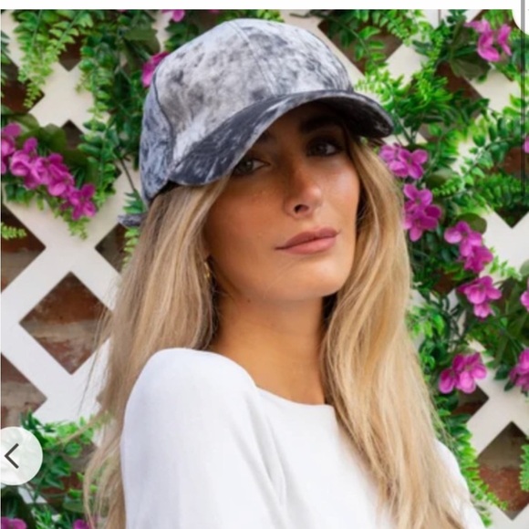 DAVID & YOUNG CRUSHED VELVET
BASEBALL CAP BLACK OS - Picture 10 of 11